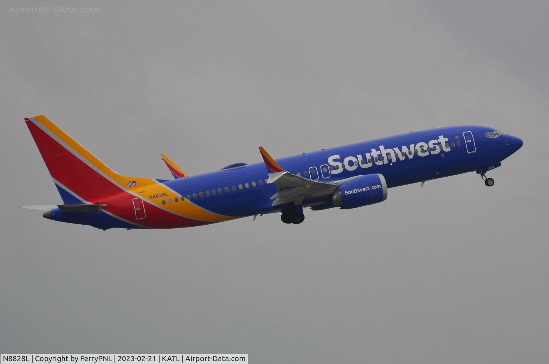 N8828L, 2022 Boeing 737-8 MAX C/N 67474, Southwest B737M departing