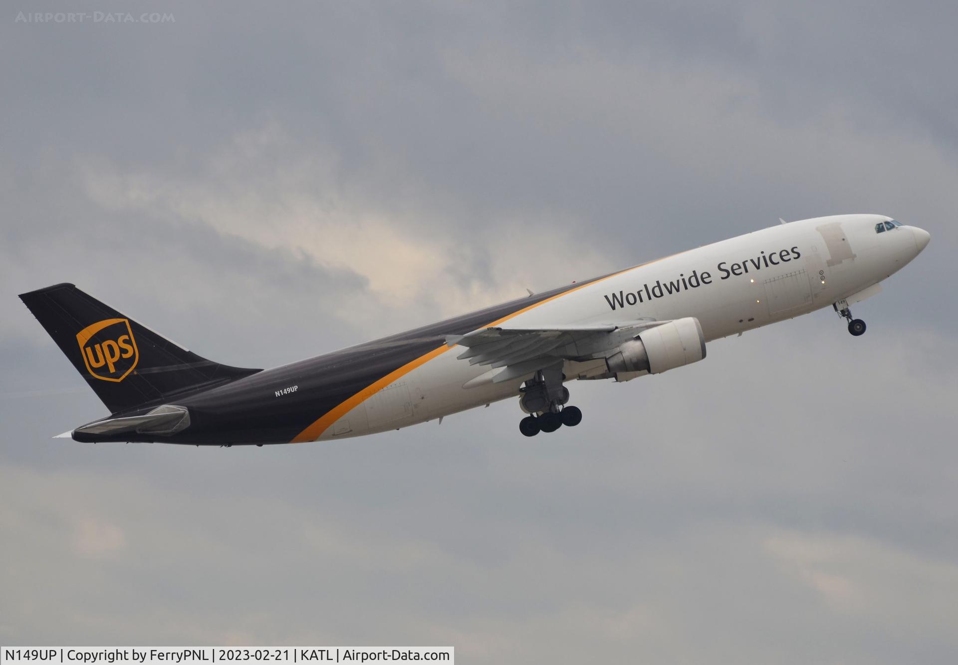 N149UP, 2003 Airbus A300F4-622R C/N 832, UPS A306F departing ATL