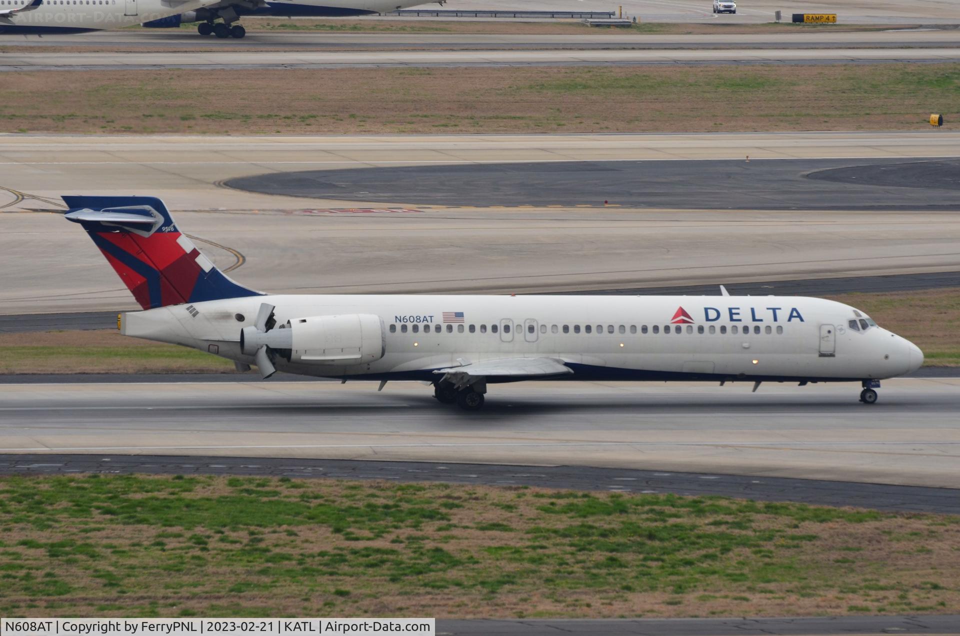 N608AT, 2000 Boeing 717-200 C/N 55081, Delta B717 arriving