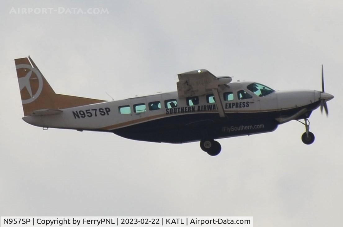N957SP, 2014 Cessna 208B Grand Caravan EX C/N 208B5165, Southern Express Ce208 departing