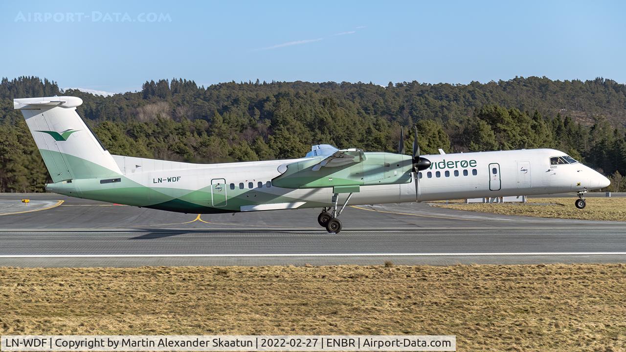 LN-WDF, 2009 De Havilland Canada DHC-8-402Q Dash 8 C/N 4244, Landing runway 17.