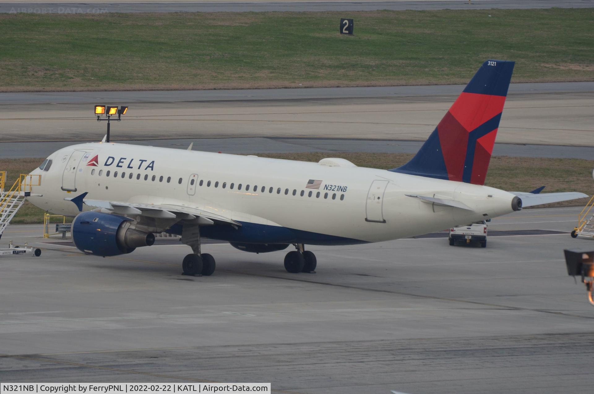 N321NB, 2001 Airbus A319-114 C/N 1414, Delta A319 resting