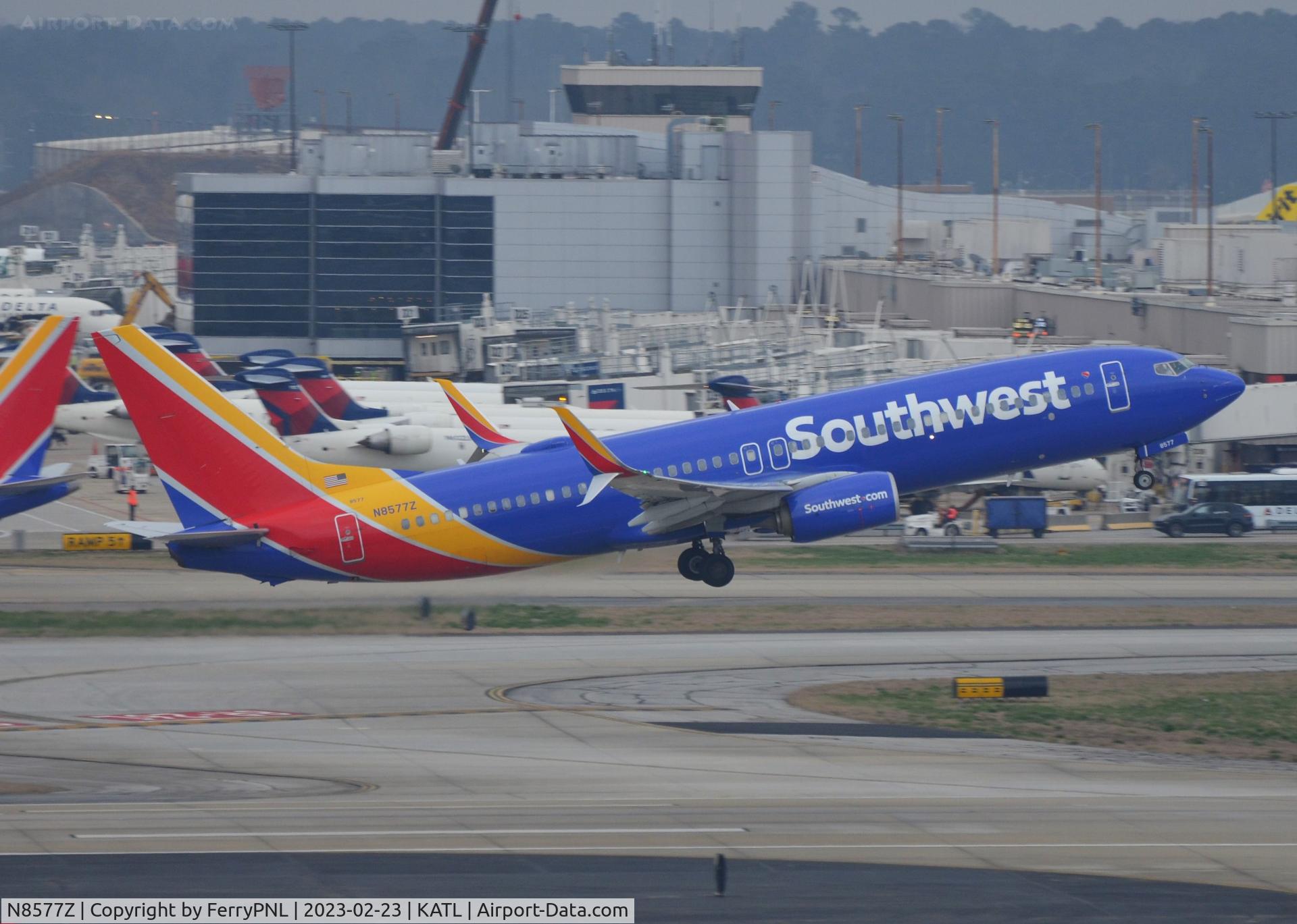 N8577Z, 2018 Boeing 737-8H4 C/N 64350, Southwest B738 lifting-off