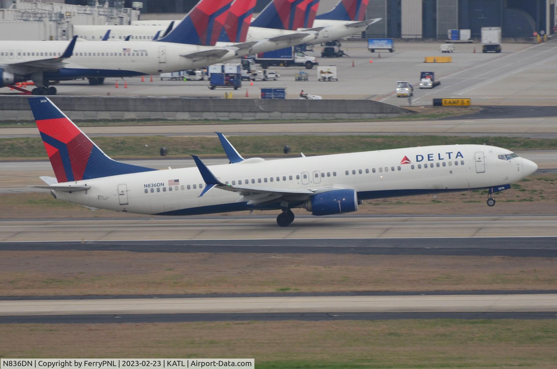 N836DN, 2015 Boeing 737-932/ER C/N 31947, Delta B739 taking-off