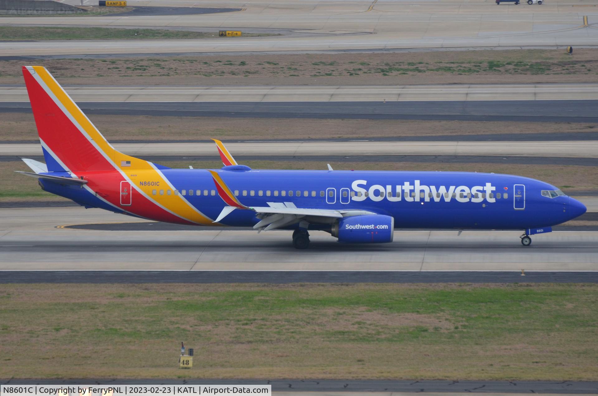 N8601C, 2012 Boeing 737-8H4 C/N 38874, Southwest B738 rolling