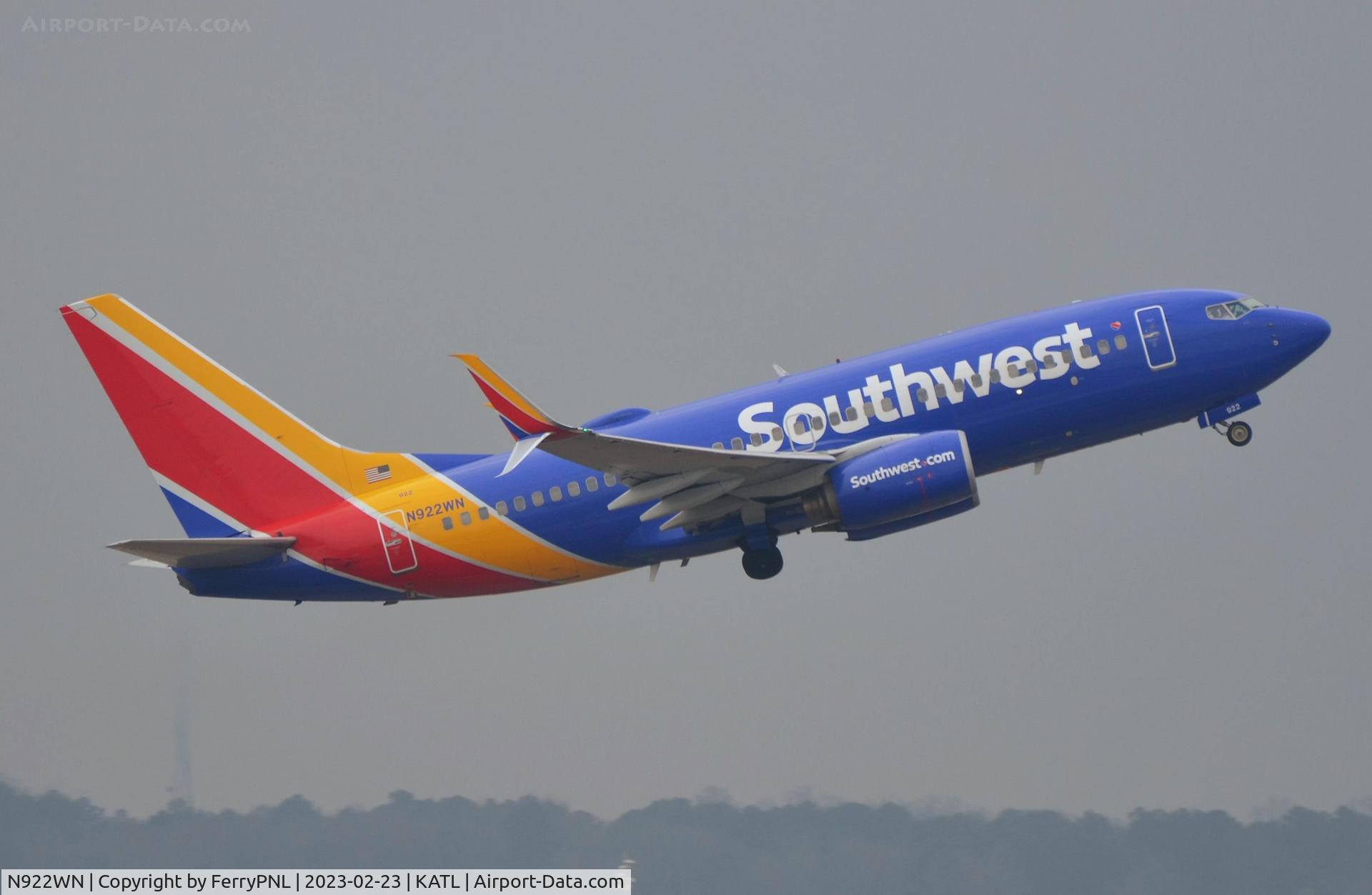 N922WN, 2008 Boeing 737-7H4 C/N 32461, Departure of Southwest B737