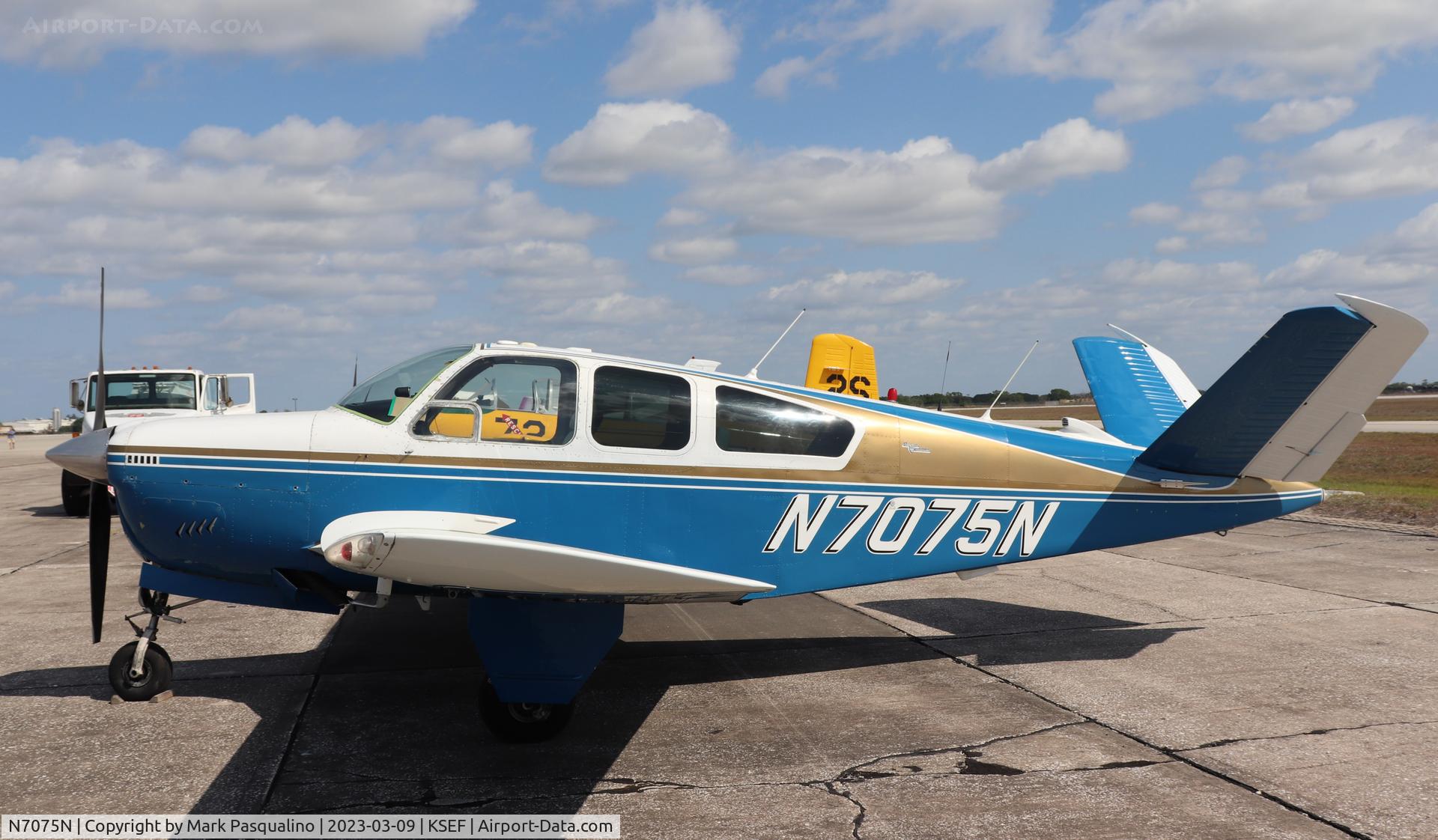 N7075N, 1968 Beech V35A Bonanza C/N D-8733, Beech V35A
