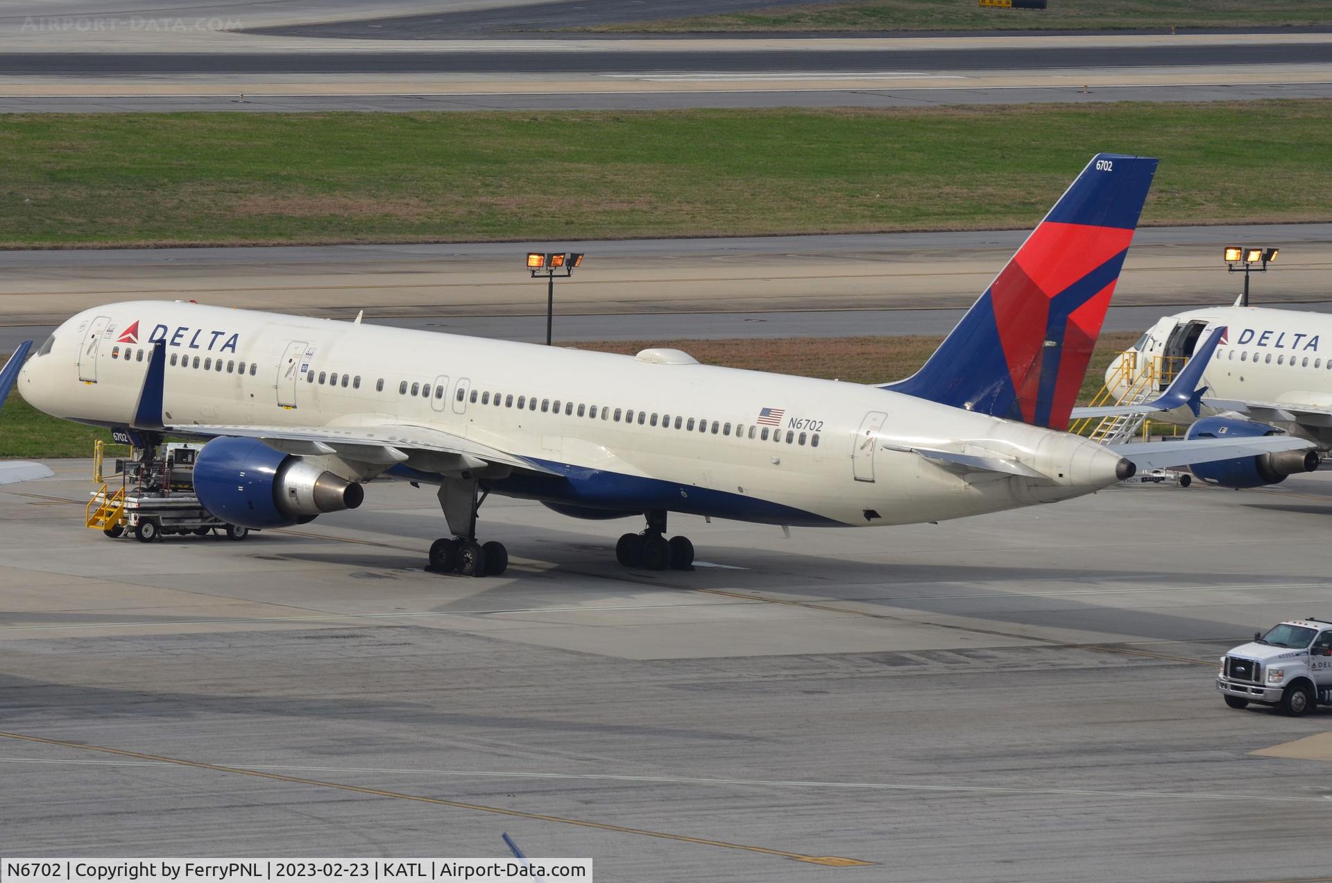 N6702, 1999 Boeing 757-232 C/N 30188, Delta B752 on the ramp