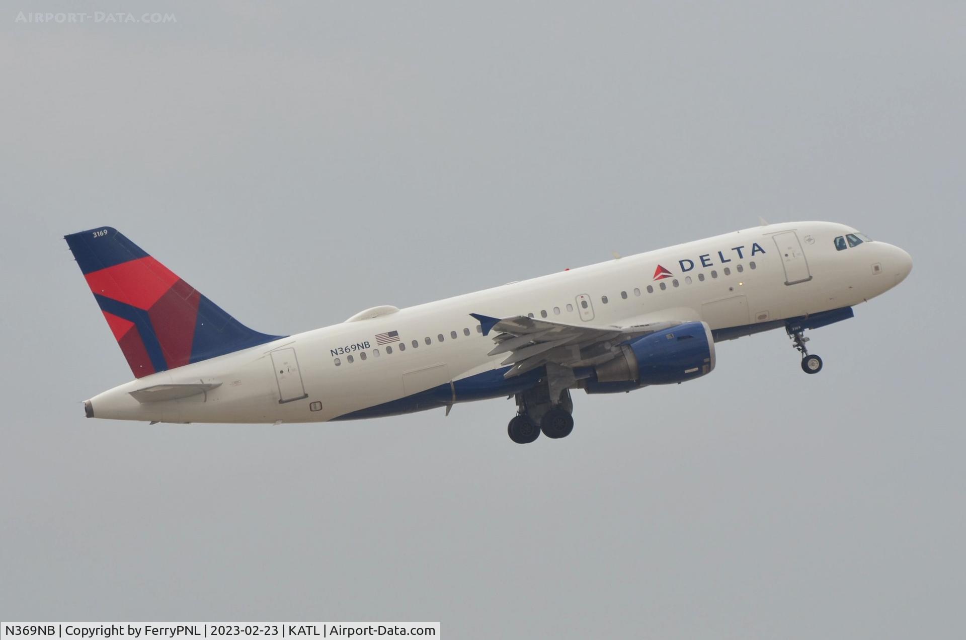 N369NB, 2003 Airbus A319-114 C/N 2047, A319 departing