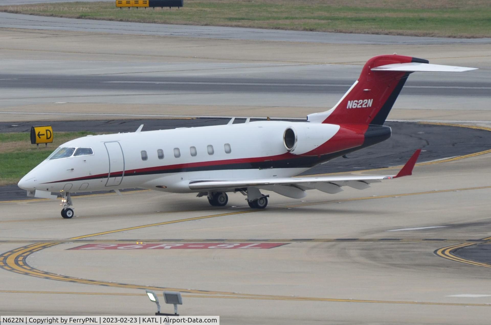 N622N, 2010 Bombardier Challenger 300 (BD-100-1A10) C/N 20286, Nicolas Services CL300 arriving