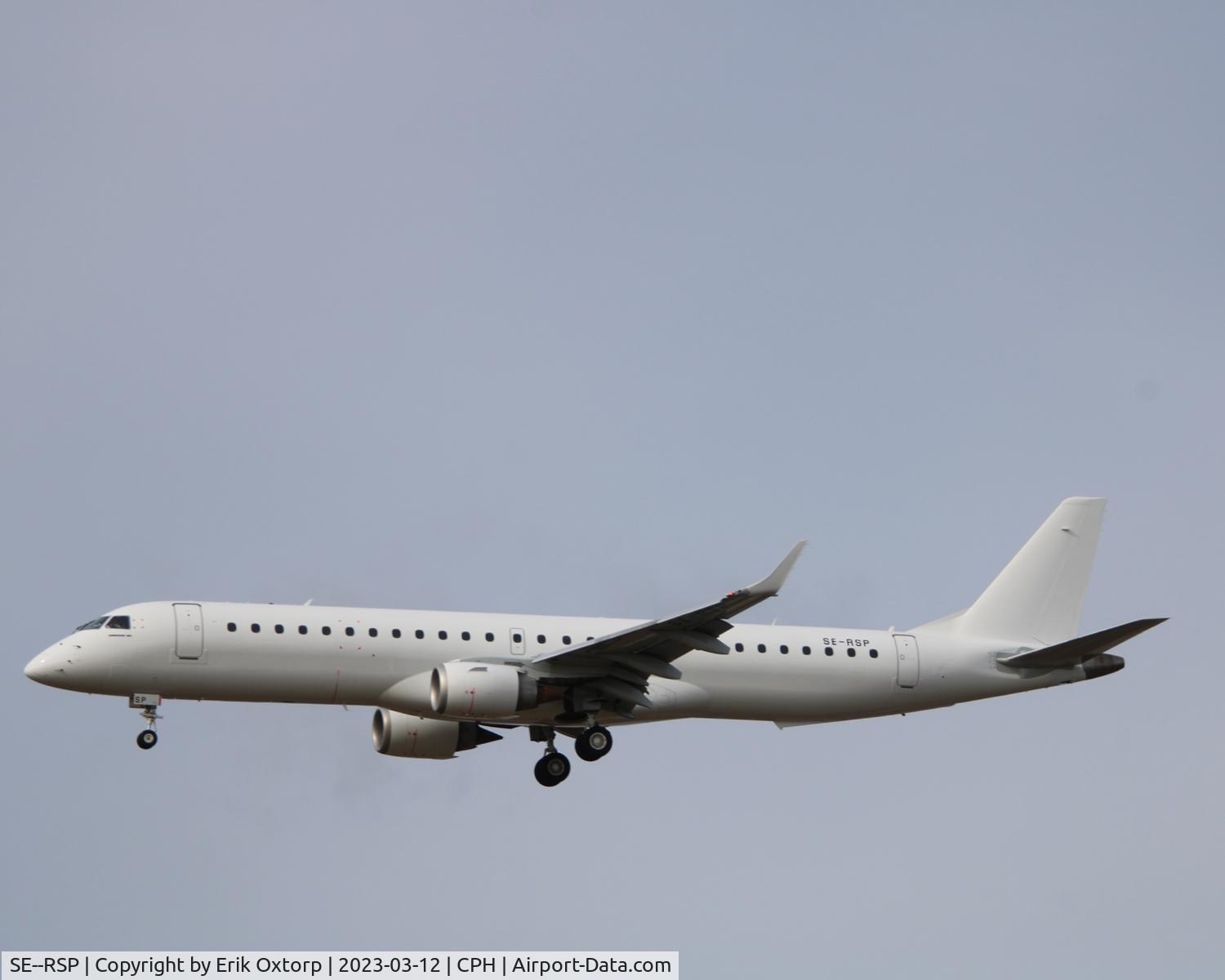 SE--RSP, 2010 Embraer ERJ 195LR C/N 19000401, SE-RSP landing rw 22L (delivery flight)