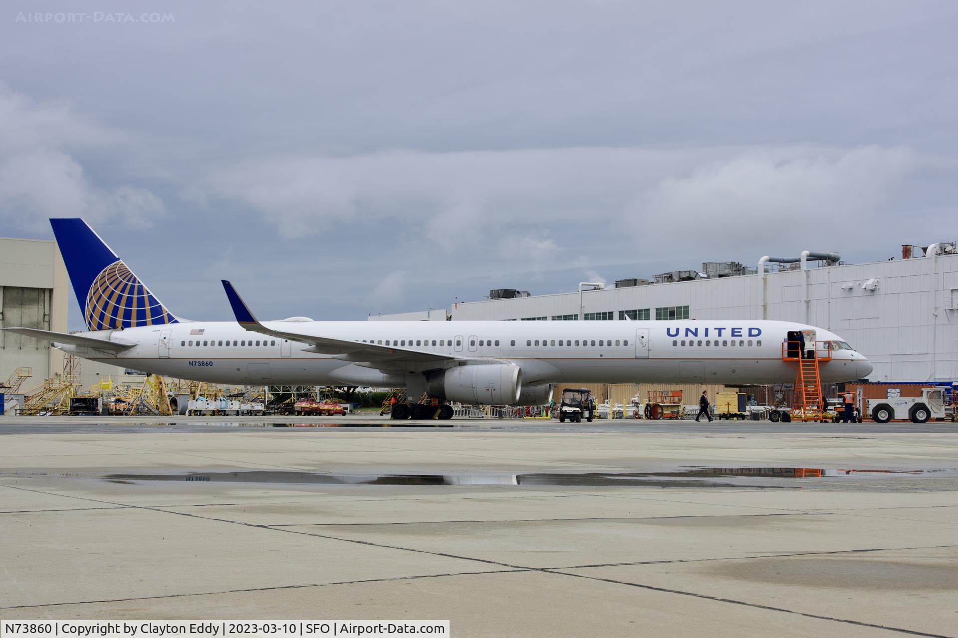 N73860, 2001 Boeing 757-33N C/N 32584, SFO 2023.