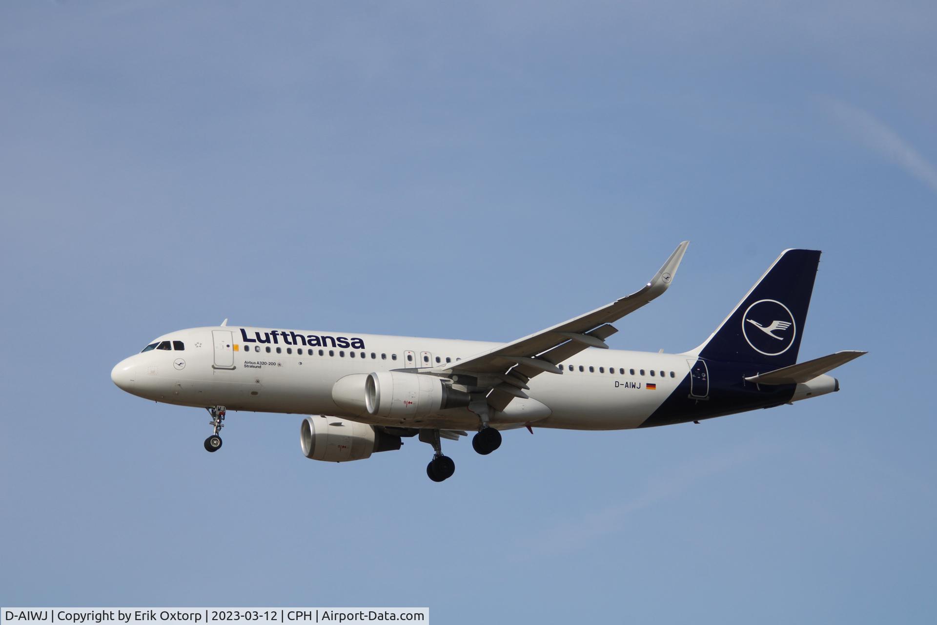 D-AIWJ, 2019 Airbus A320-214 C/N 9052, D-AIWJ landing rw 22L
