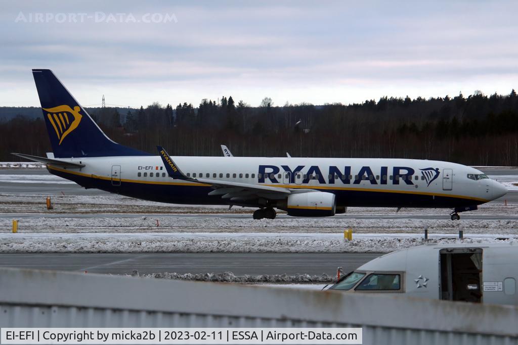 EI-EFI, 2009 Boeing 737-8AS C/N 35013, Taxiing