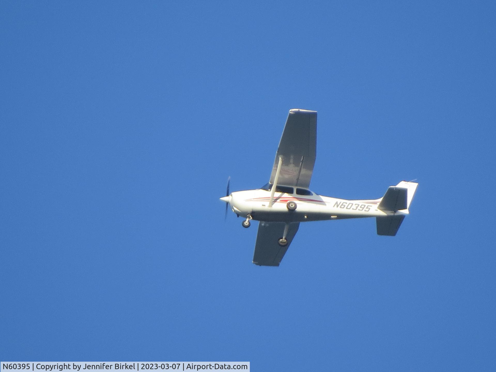 N60395, 2006 Cessna 172S Skyhawk SP C/N 172S10226, Flying overhead