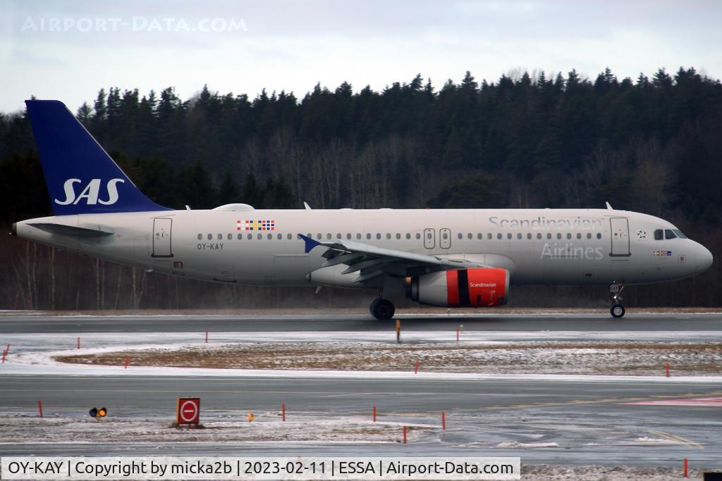 OY-KAY, 2006 Airbus A320-232 C/N 2856, Taxiing