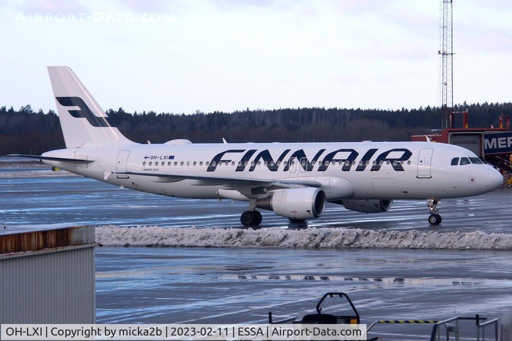 OH-LXI, 2003 Airbus A320-214 C/N 1989, Taxiing