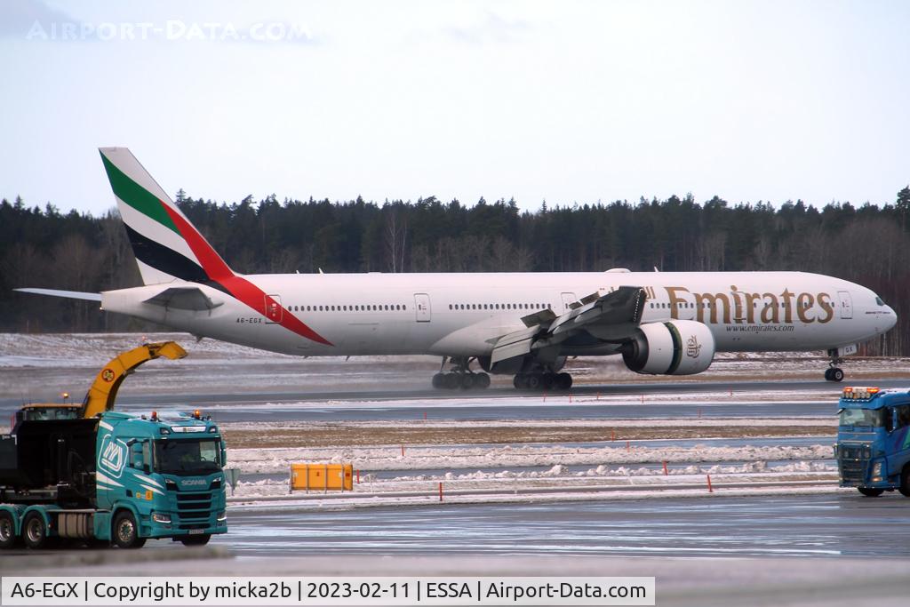A6-EGX, 2012 Boeing 777-31H/ER C/N 35602, Taxiing