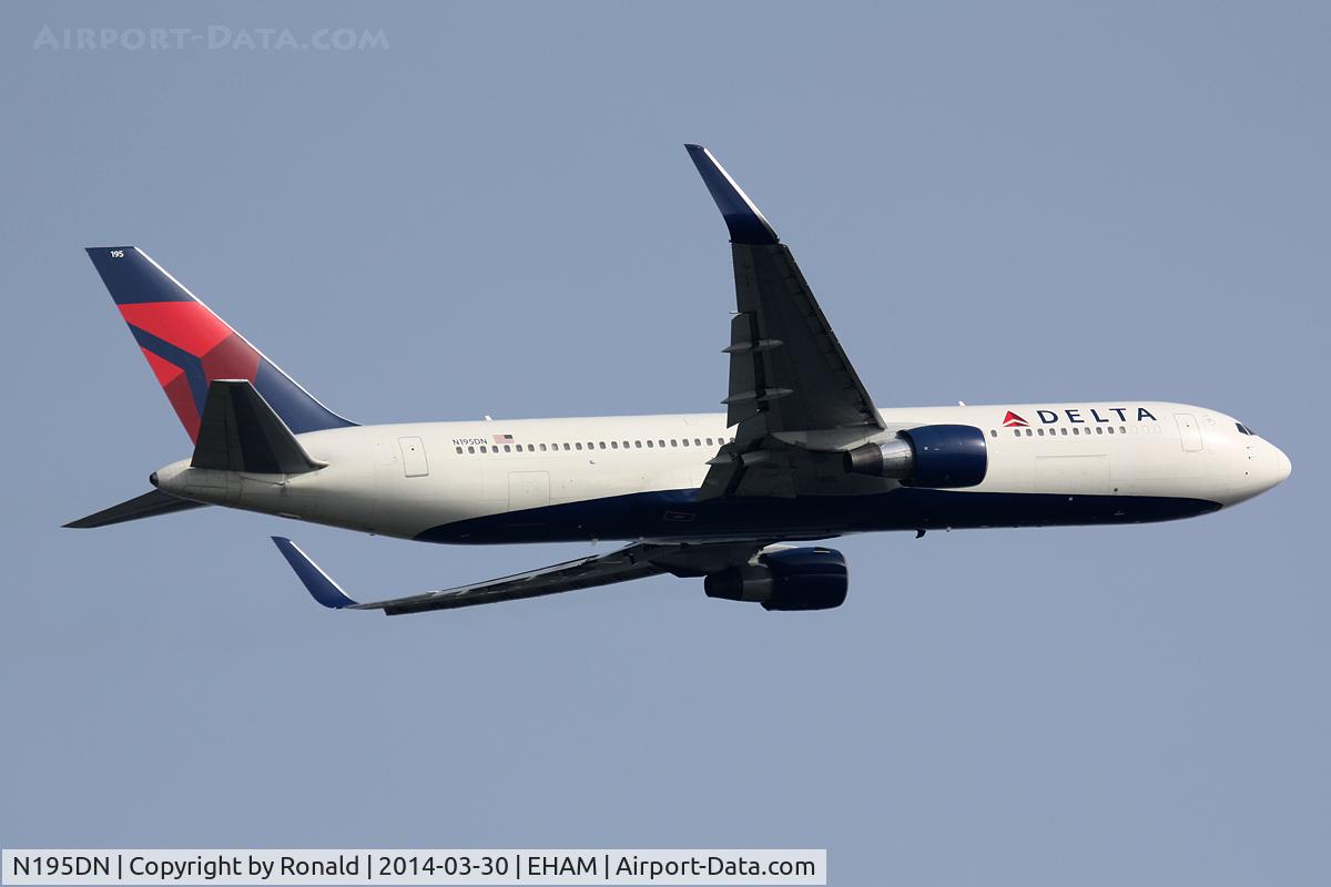 N195DN, 1997 Boeing 767-332 C/N 28452, at spl