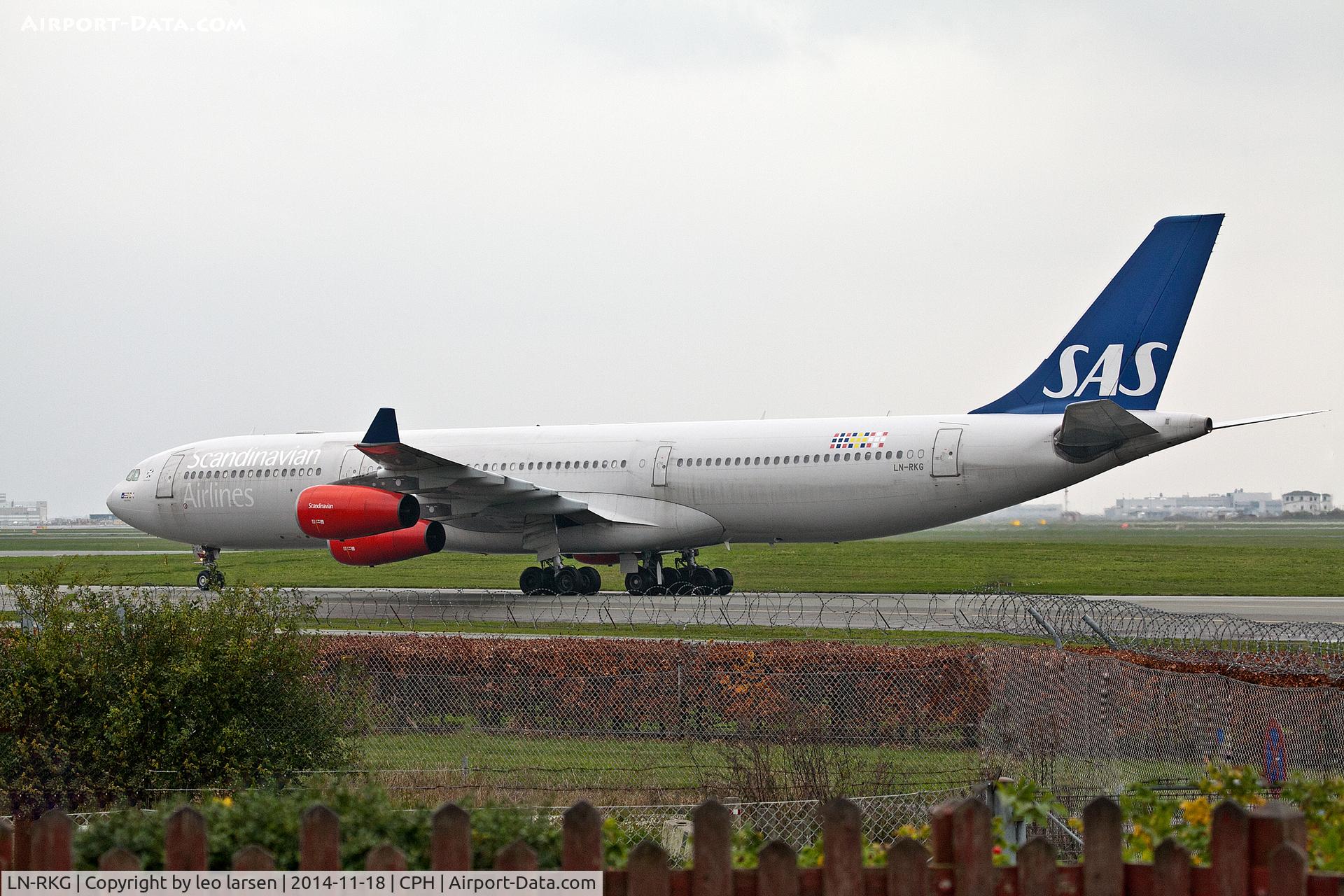 LN-RKG, 2001 Airbus A340-313X C/N 424, Copenhagen 2014-11-18