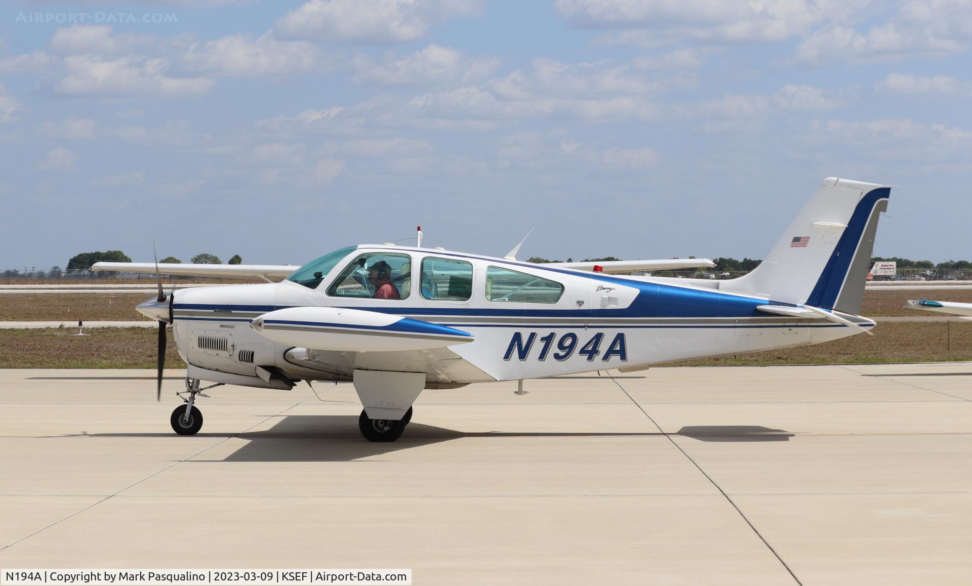 N194A, 1990 Beech F33A Bonanza C/N CE-1465, Beech F33A