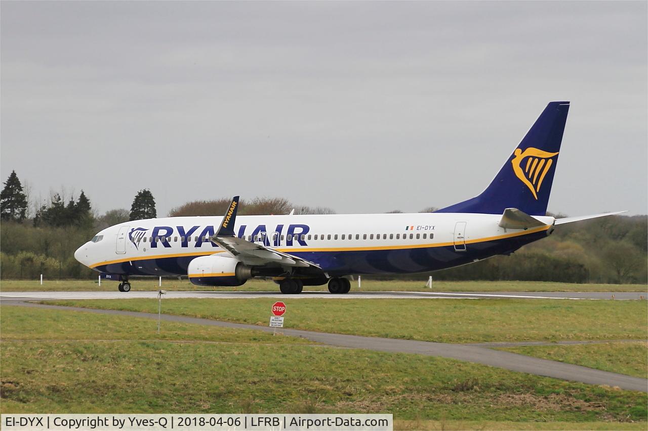 EI-DYX, 2008 Boeing 737-8AS C/N 37517, Boeing 737-8AS, U-Turn rwy 25L, Brest-Bretagne airport (LFRB-BES)
