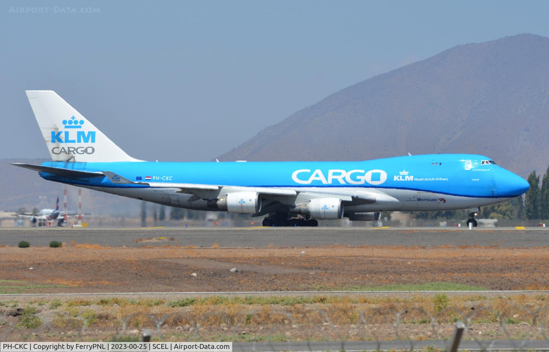 PH-CKC, 2004 Boeing 747-406F/ER/SCD C/N 33696, KLM Cargo B744F lining-up