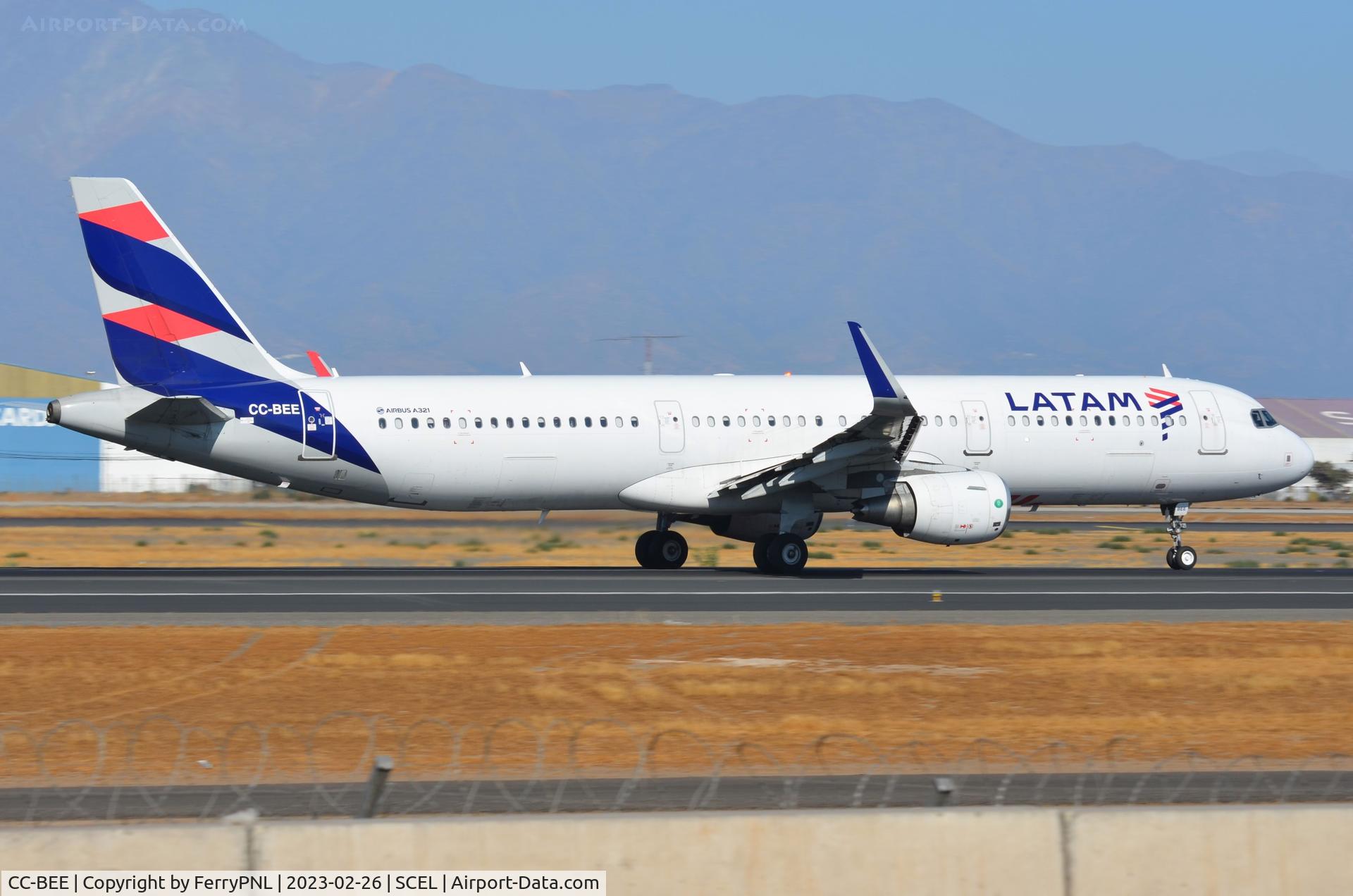 CC-BEE, 2015 Airbus A321-211 C/N 6698, Latam A321 departing
