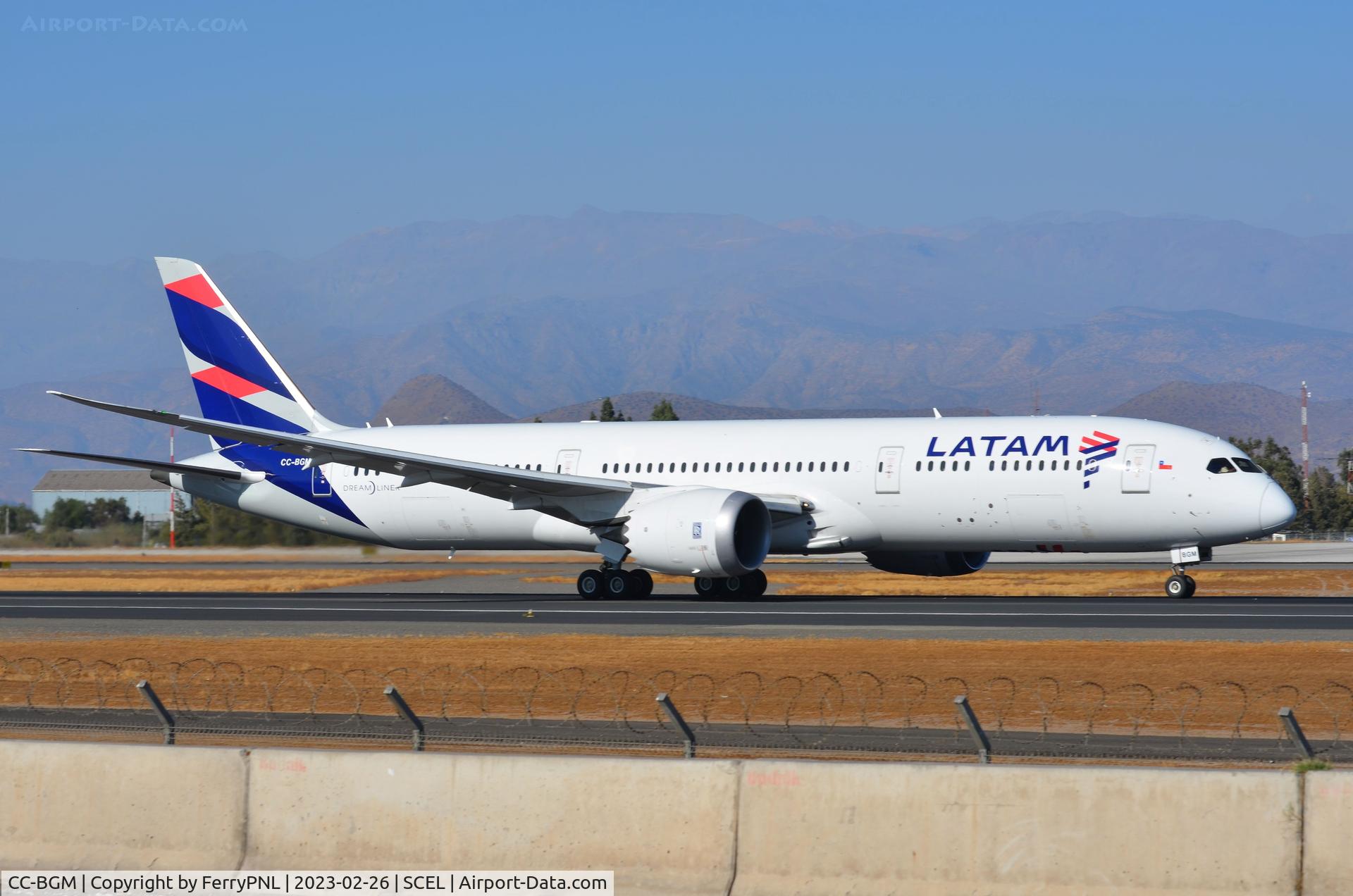 CC-BGM, 2017 Boeing 787-9 Dreamliner Dreamliner C/N 38771, Latam B789 departing SCL