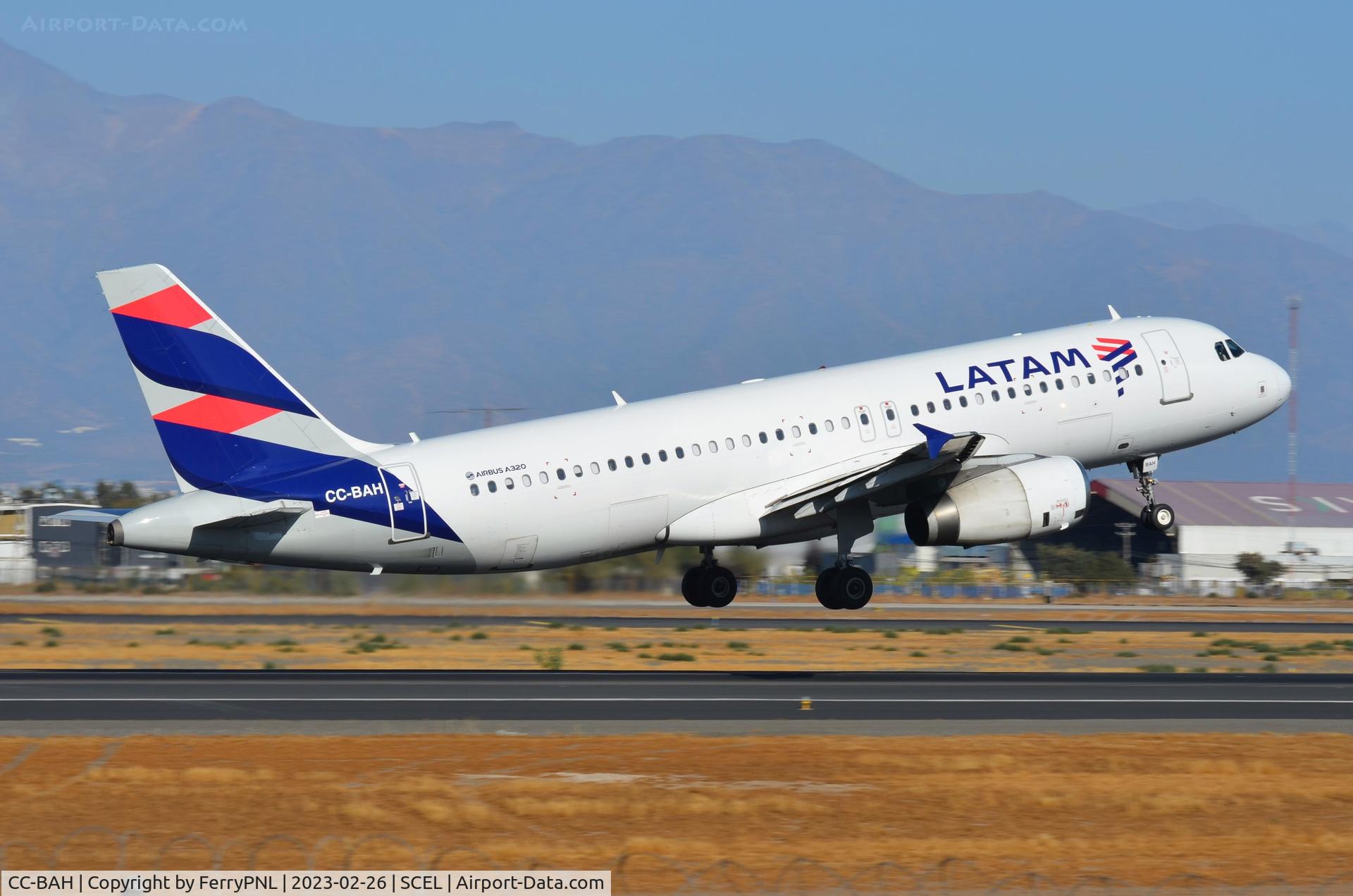 CC-BAH, 2010 Airbus A320-232 C/N 4549, Latam A320 lifting-off