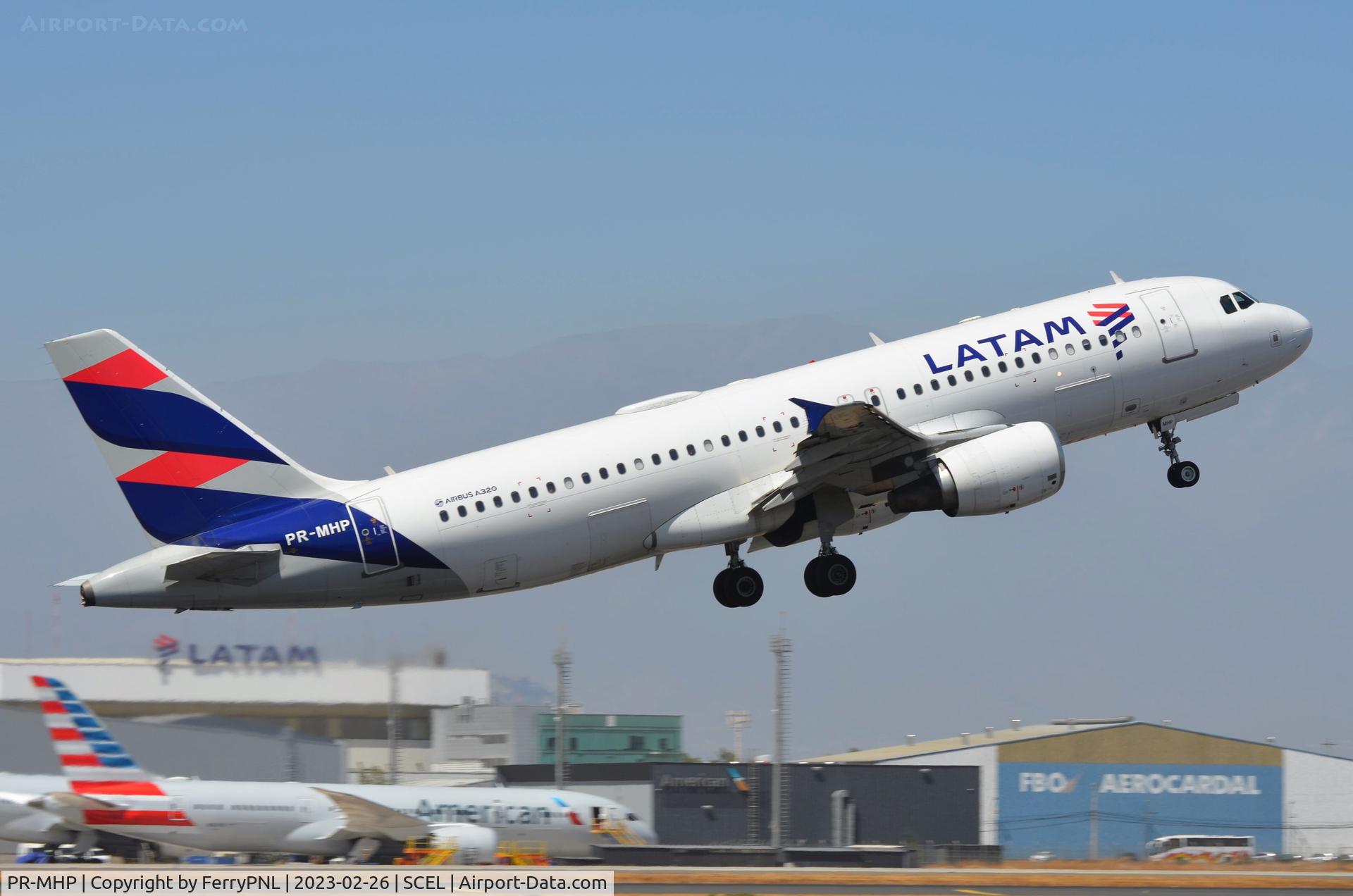 PR-MHP, 2007 Airbus A320-214 C/N 3266, Latam A320 lifting-off from SCL
