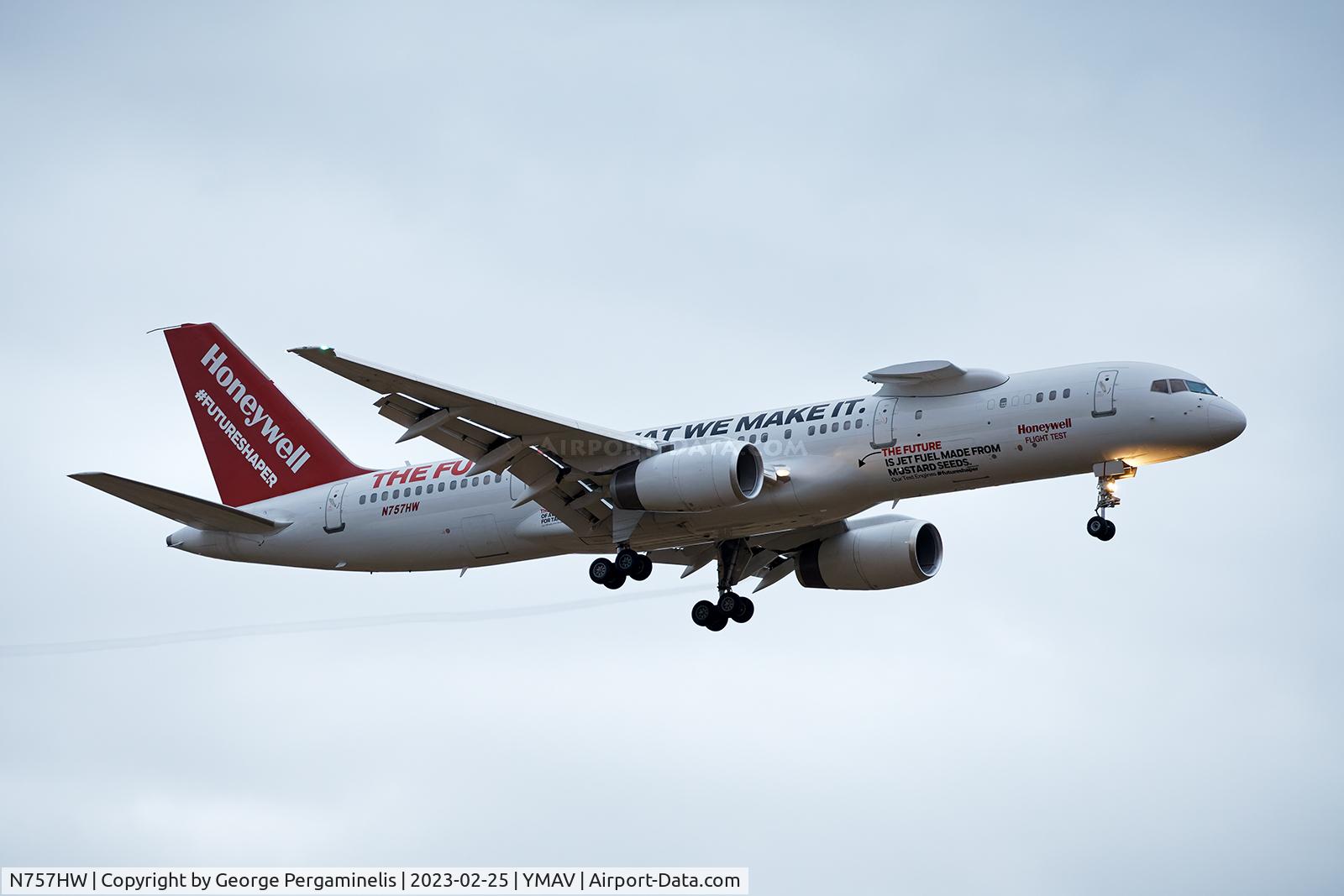 N757HW, 1982 Boeing 757-225 C/N 22194, Short final, runway 18.