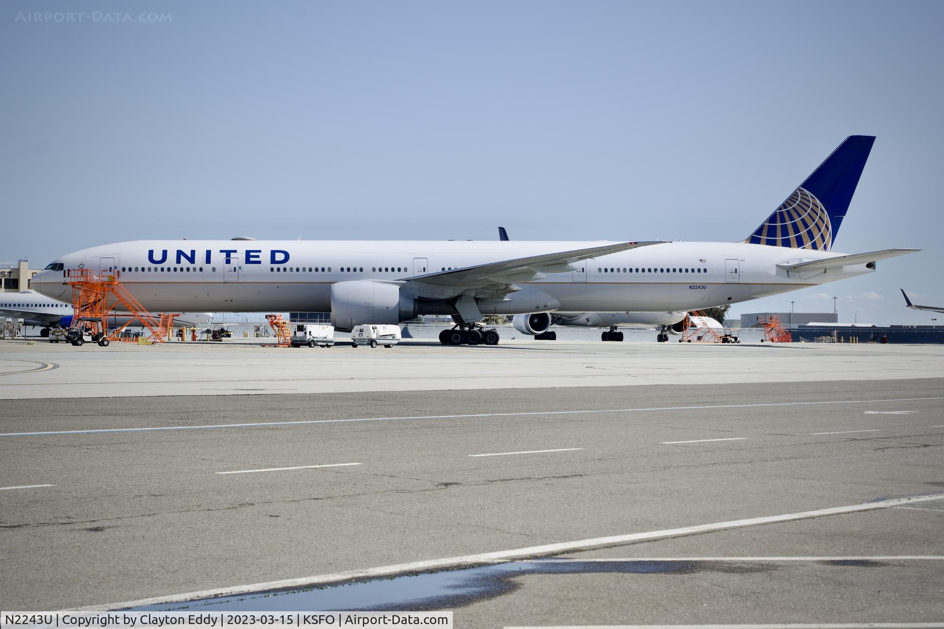 N2243U, 2017 Boeing 777-300/ER C/N 63723, SFO 2023.