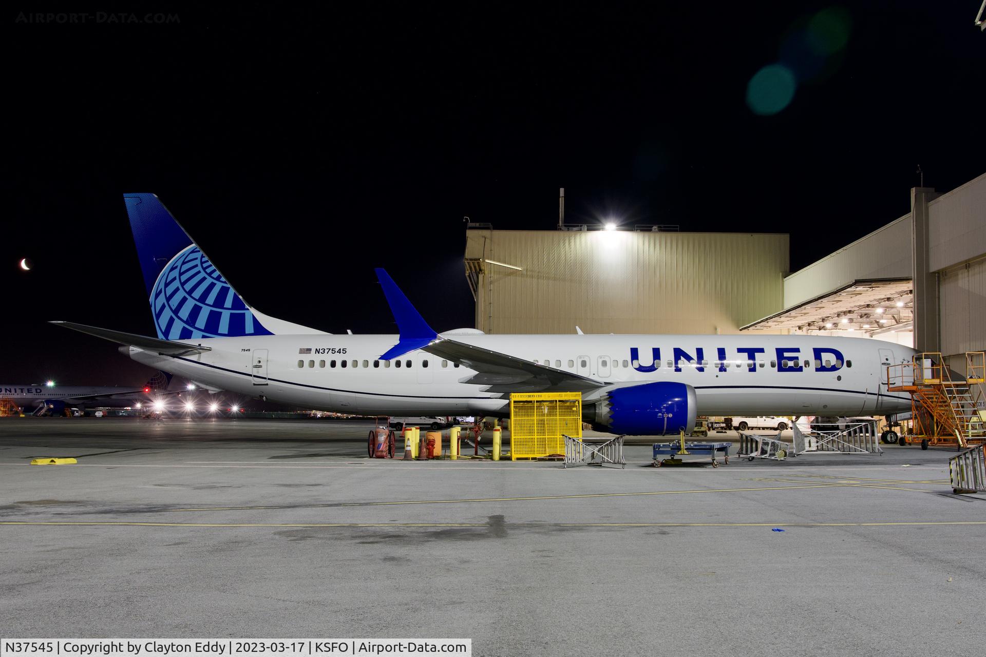 N37545, 2022 Boeing 737-9 MAX C/N 64472, SFO 2022.