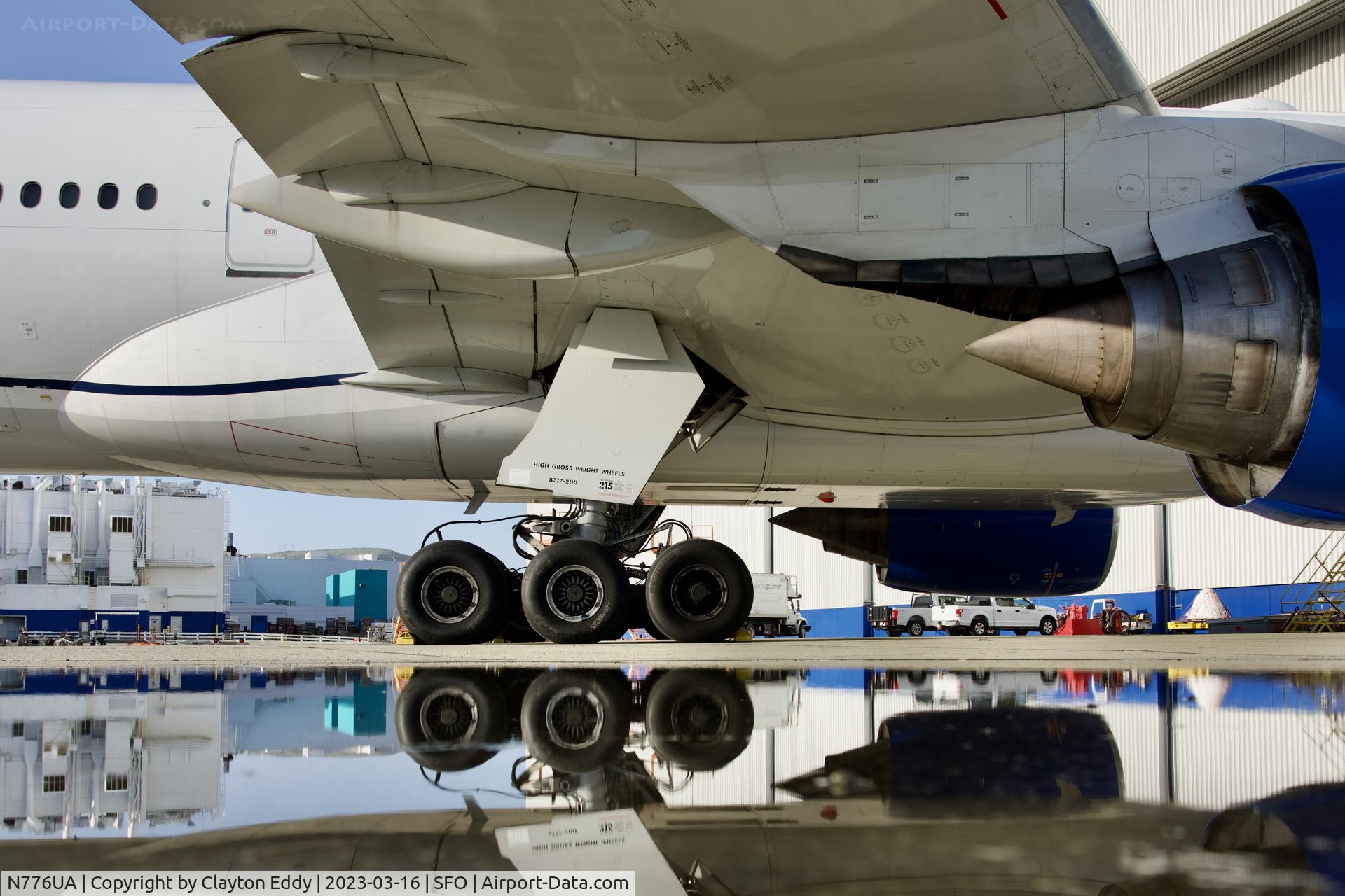 N776UA, 1996 Boeing 777-222 C/N 26937, SFO 2023.