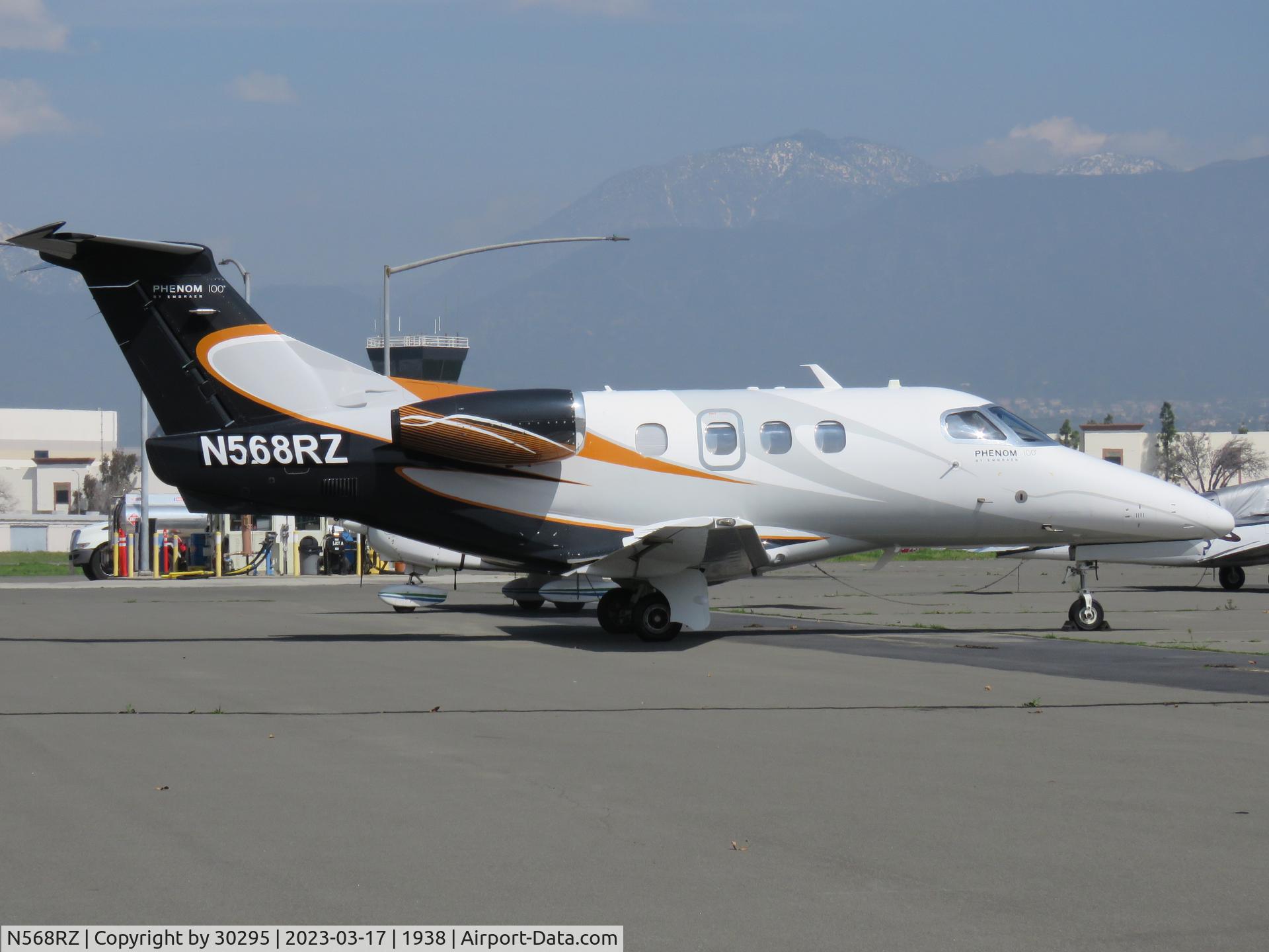 N568RZ, 2009 Embraer EMB-500 Phenom 100 C/N 50000080, Parked