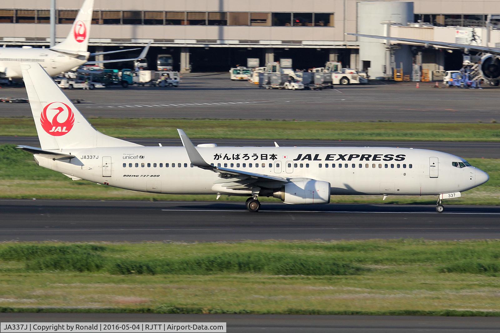 JA337J, 2011 Boeing 737-846 C/N 40352, at hnd