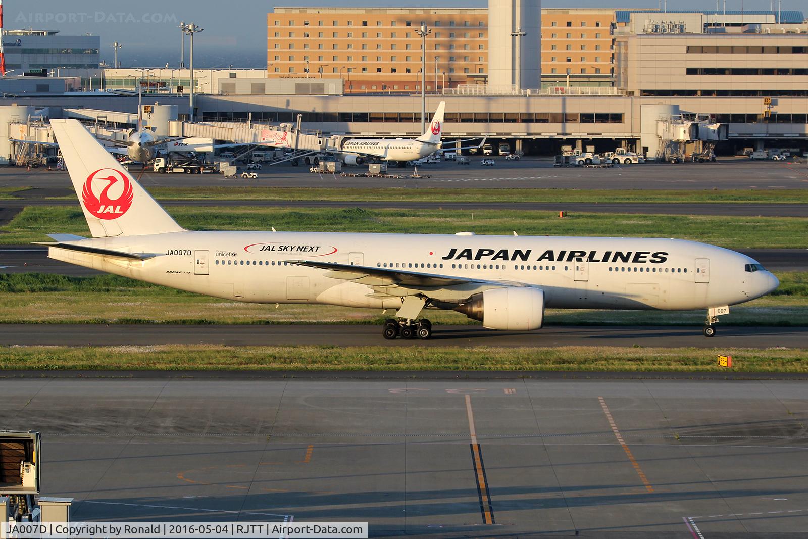 JA007D, 1998 Boeing 777-289 C/N 27639, at hnd