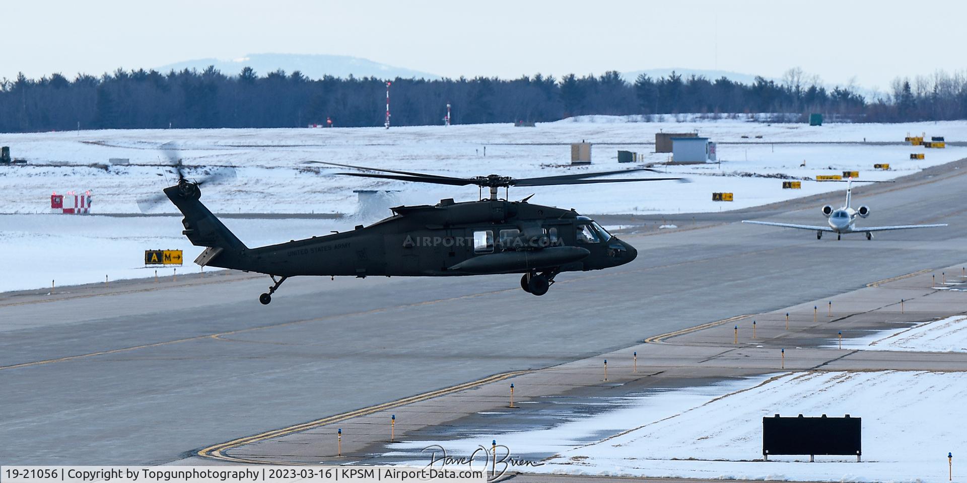 19-21056, 2020 Sikorsky UH-60M Black Hawk C/N 21506, air taxiing to the ramp
