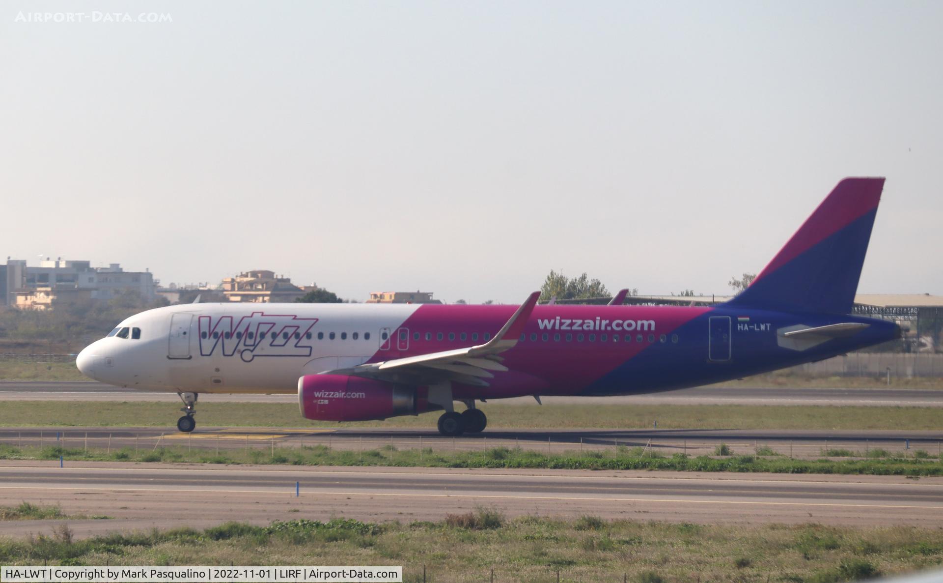 HA-LWT, 2013 Airbus A320-232 C/N 5615, Airbus A320-232