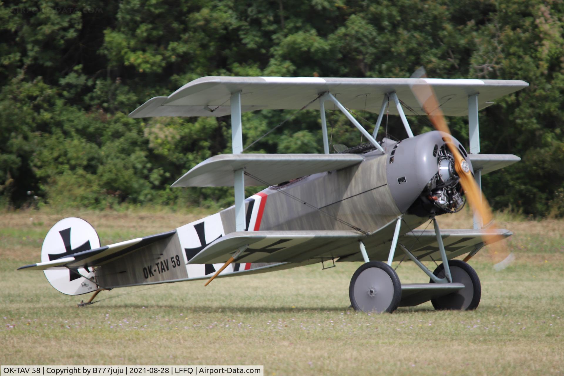 OK-TAV 58, Fokker Dr-1 Triplane Replica C/N unknow, during Ferté Alais 2021