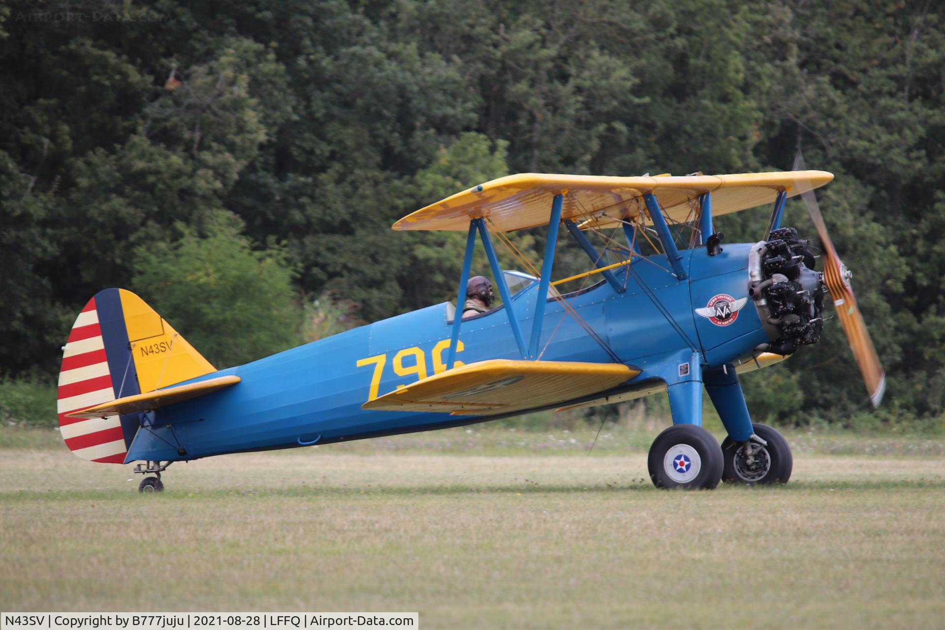 N43SV, 1945 Boeing E75 C/N 75-5541, during Ferté Alais 2021