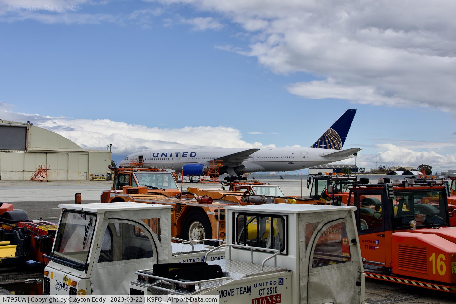 N795UA, 1997 Boeing 777-222 C/N 26927, SFO 2023.