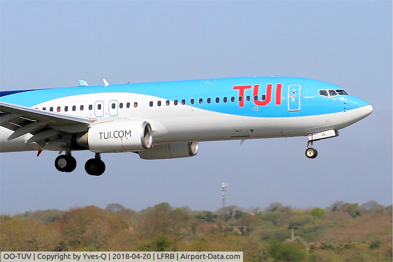 OO-TUV, 2011 Boeing 737-86J C/N 36883, Boeing 737-86J, On final rwy 07R, Brest-Bretagne Airport (LFRB-BES)