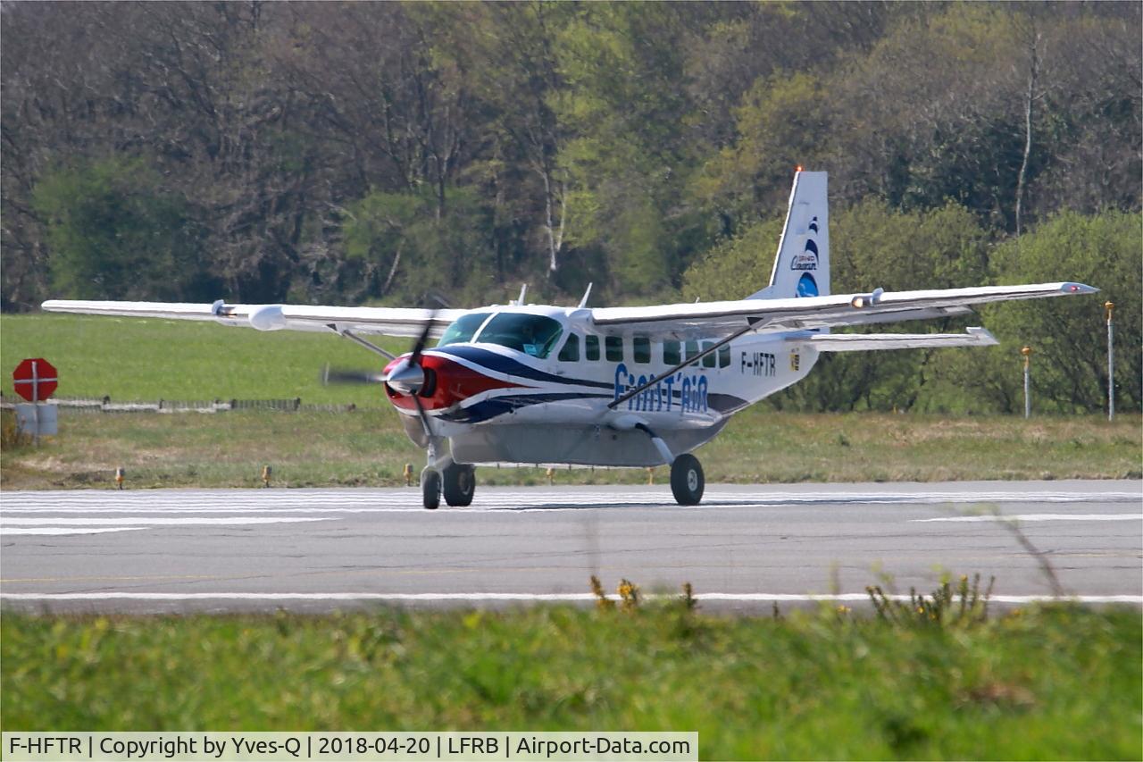 F-HFTR, 2008 Cessna 208B Grand Caravan C/N 208B-2041, Cessna 208B Grand Caravan, Lining up rwy 07R, Brest-Bretagne airport (LFRB-BES)
