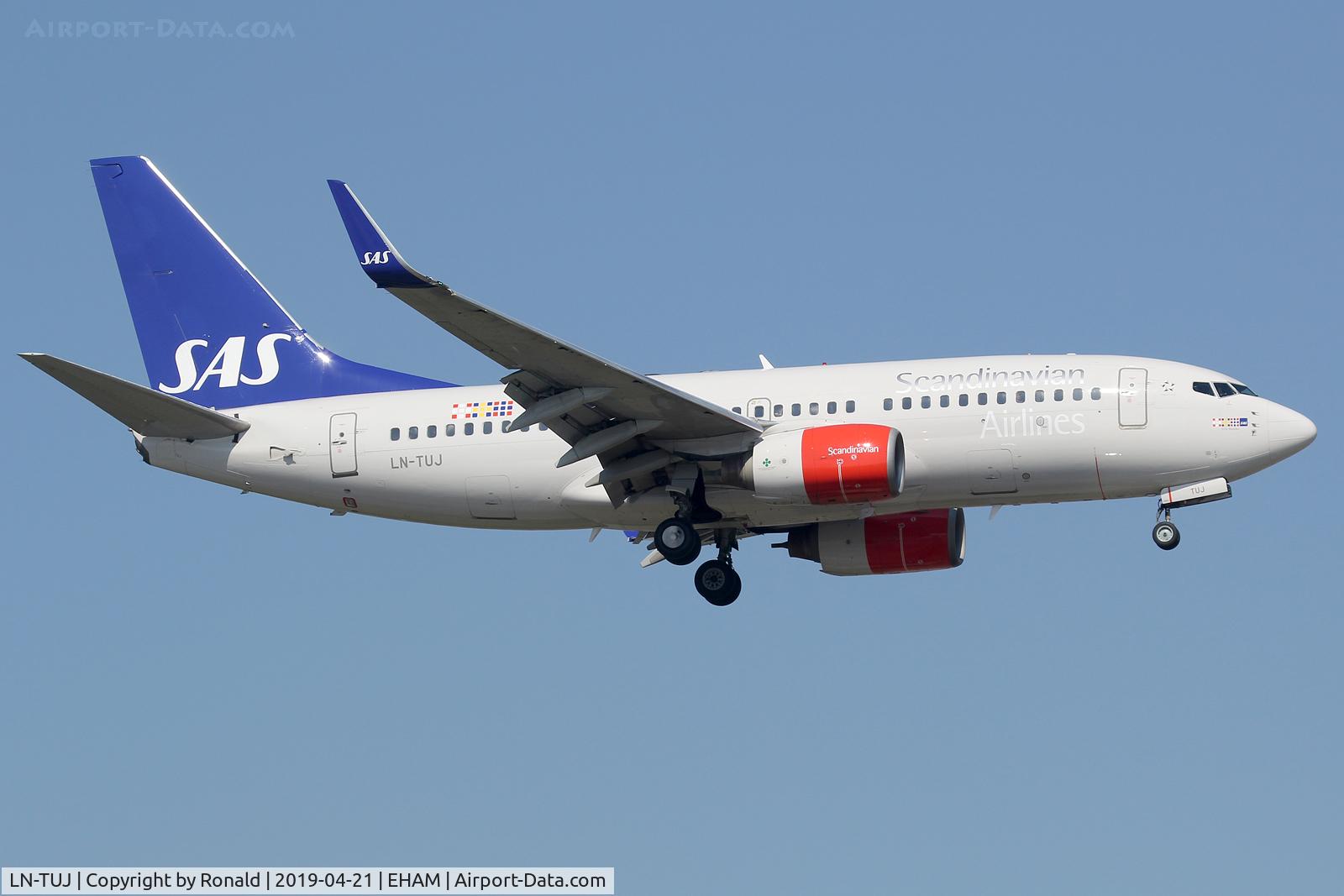 LN-TUJ, 2001 Boeing 737-705 C/N 29095, at spl