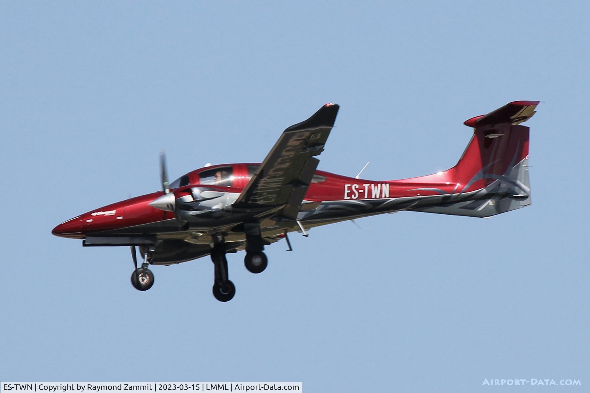 ES-TWN, Diamond DA-62 C/N 62.155, Diamond DA-62 ES-TWN Diamond Sky