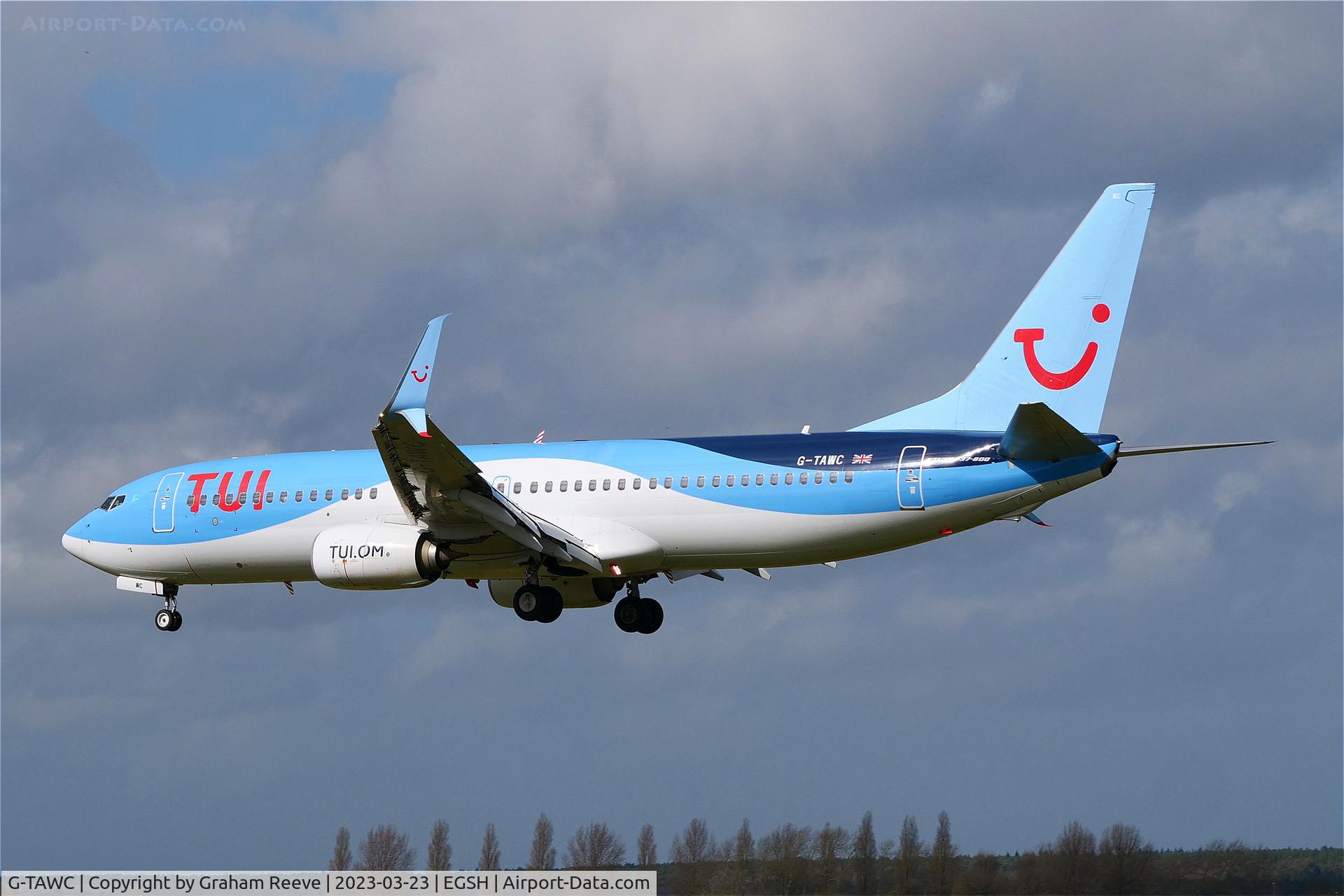 G-TAWC, 2012 Boeing 737-8K5 C/N 39922, Landing at Norwich.