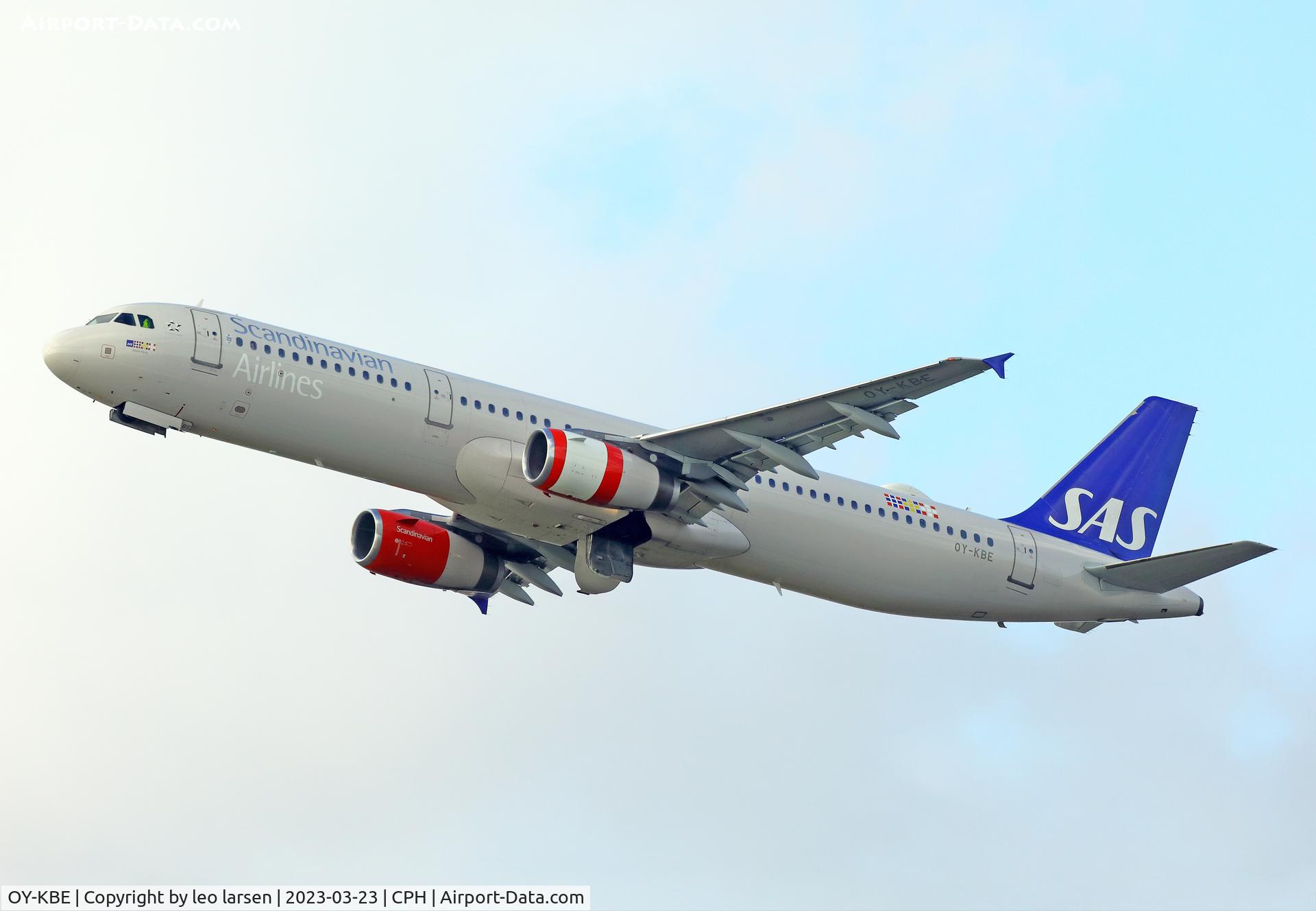 OY-KBE, 2002 Airbus A321-232 C/N 1798, Copenhagen 23.3.2023 with non std.cowling paint