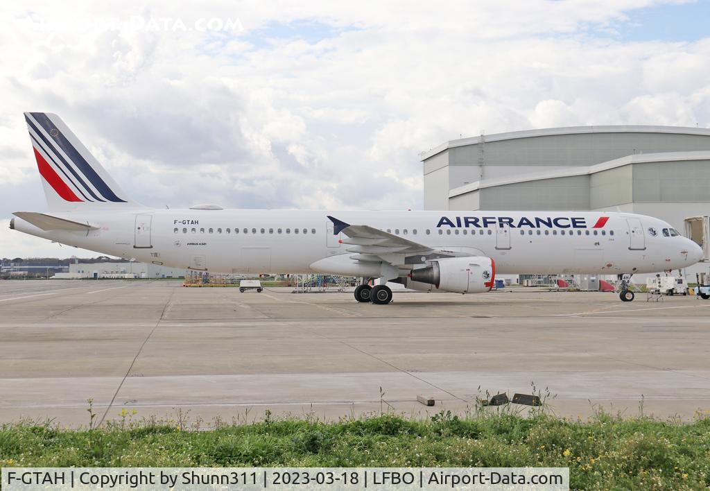 F-GTAH, 1999 Airbus A321-211 C/N 1133, Parked at the Air France facility in new c/s. Named 'Dax'